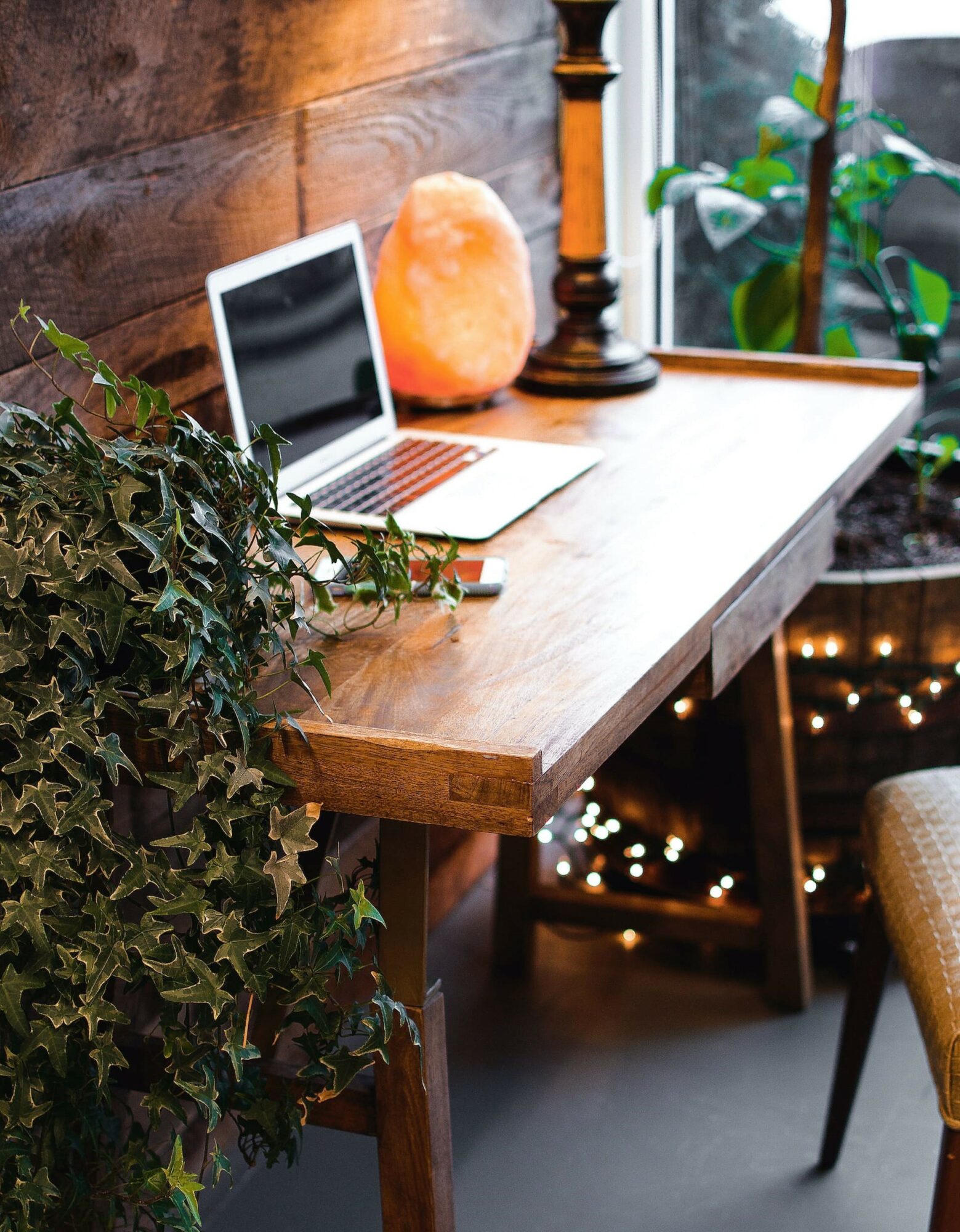 Bureau d'une rédactrice web SEO santé bien-être