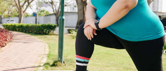 femme en obésité qui fait du sport pour sa santé et perdre du poids